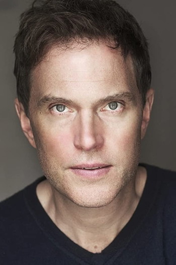 Photo of actor Daniel Lapaine