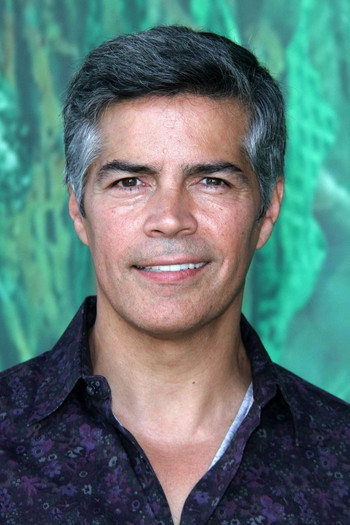 Photo of actor Esai Morales