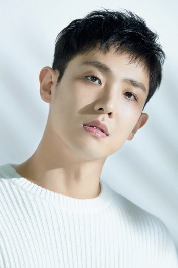 Photo of actor Lee Joon