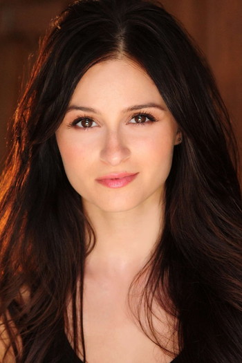 Photo of actress Melanie Papalia