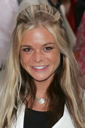 Photo of actress Ellen Muth