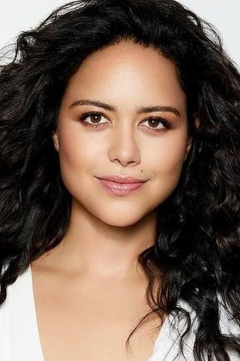 Photo of actress Alyssa Diaz