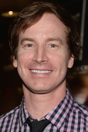 Photo of actor Rob Huebel