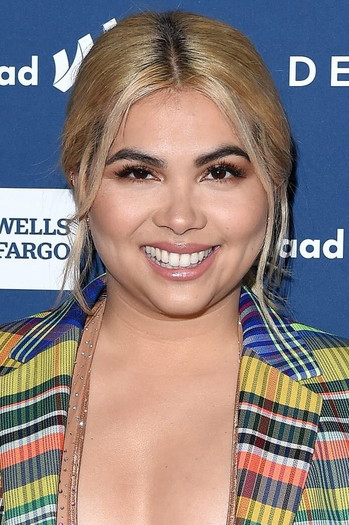 Photo of actor Hayley Kiyoko