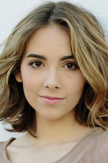 Photo of actress Haley Pullos