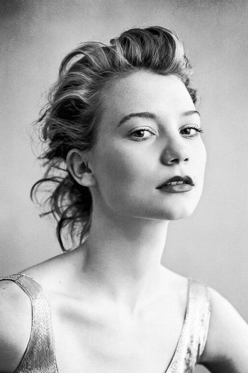 Photo of actress Mia Wasikowska